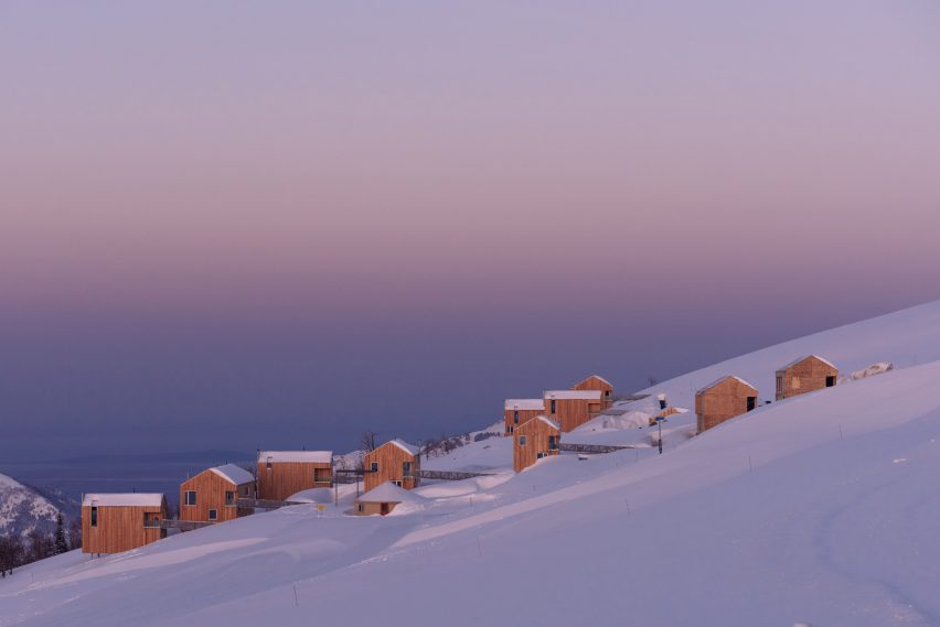 Name:  horizon-mackay-lyons-sweetapple-utah-powder-mountain_dezeen_2364_col_15-852x569.jpg
Views: 489
Size:  28.9 KB