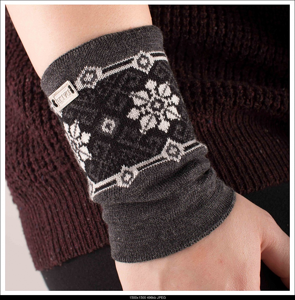 Click image for larger version. 

Name:	dale-of-norway-sonja-wristwarmer-gloves-detail-2.jpg 
Views:	106 
Size:	496.4 KB 
ID:	308940