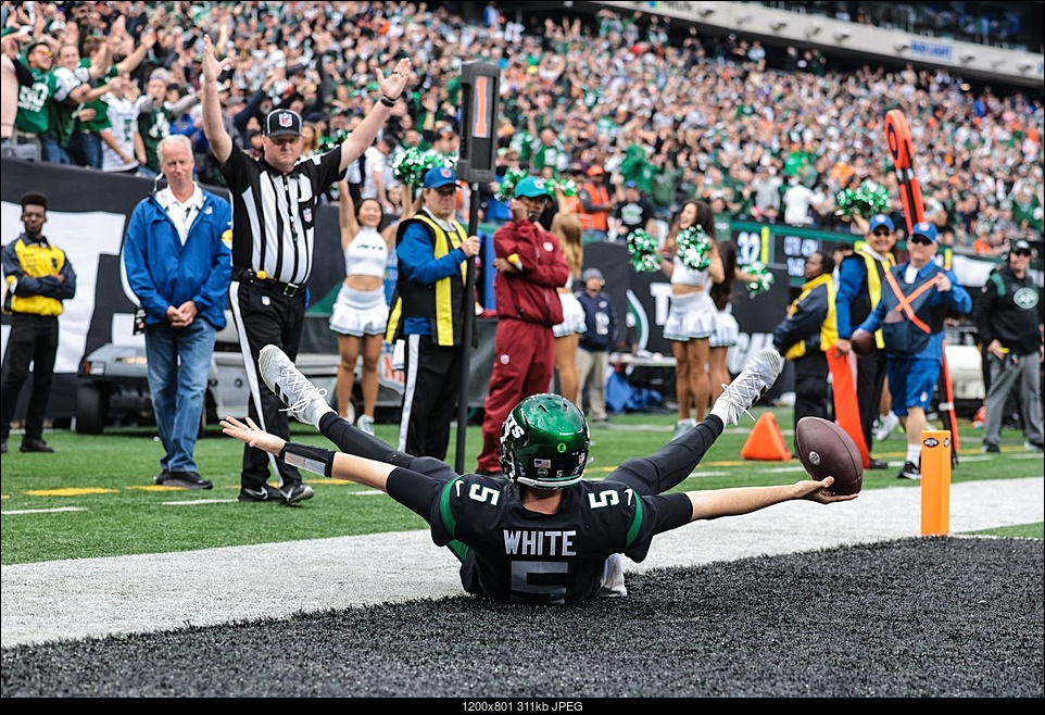 Click image for larger version. 

Name:	mike-white-celebrate-touchdown-catch.jpg 
Views:	48 
Size:	311.0 KB 
ID:	391543