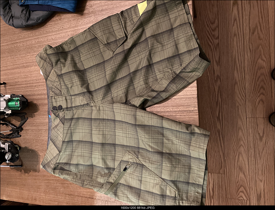 Click image for larger version. 

Name:	pants green.jpg 
Views:	103 
Size:	880.9 KB 
ID:	393794