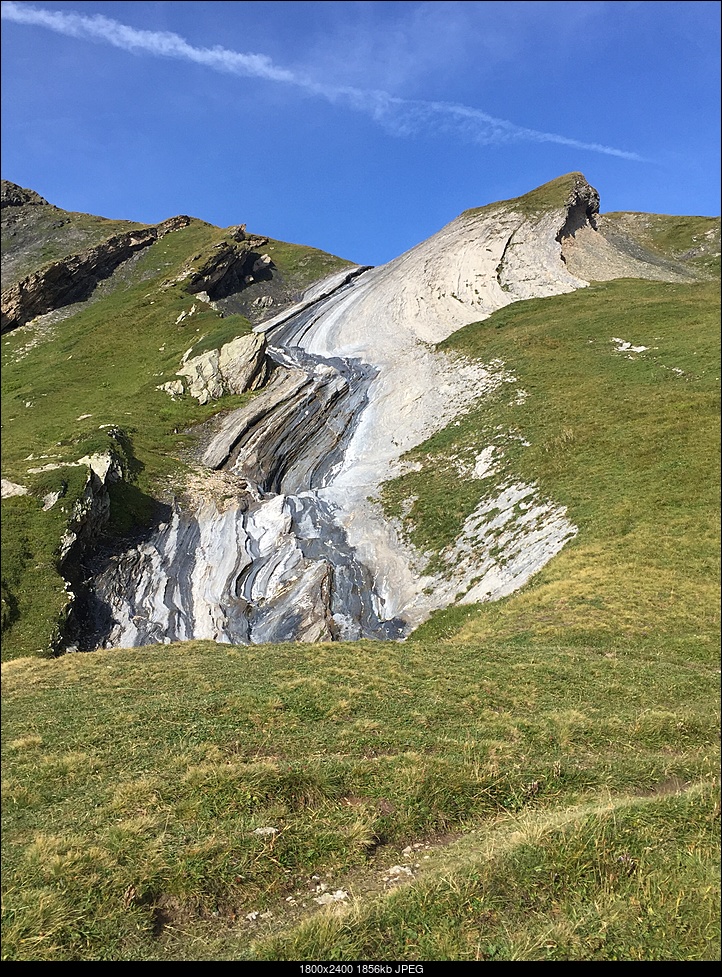 Click image for larger version. 

Name:	28 Massive stone wave on the descent.jpg 
Views:	86 
Size:	1.81 MB 
ID:	289004