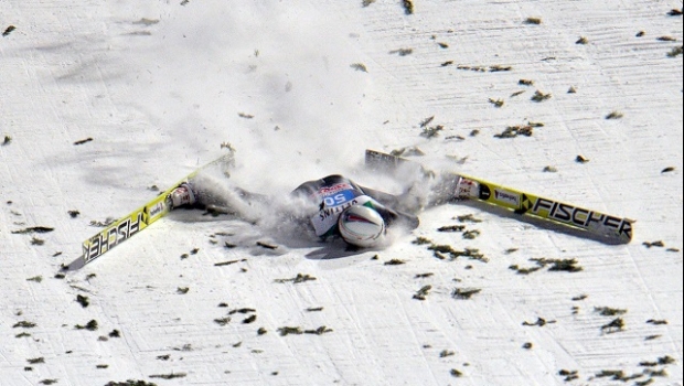 Ski Jumper Crash  Stream Hero 