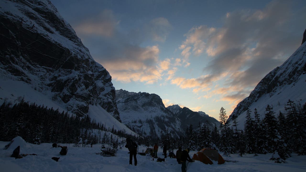 Splitboarding Austria - Jeremy Jones' Further Unplugged Episode 9 thumbnail