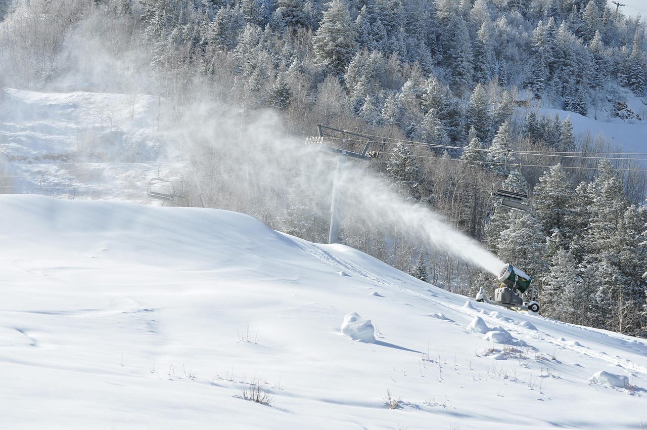 snowmaking-5339807_1280
